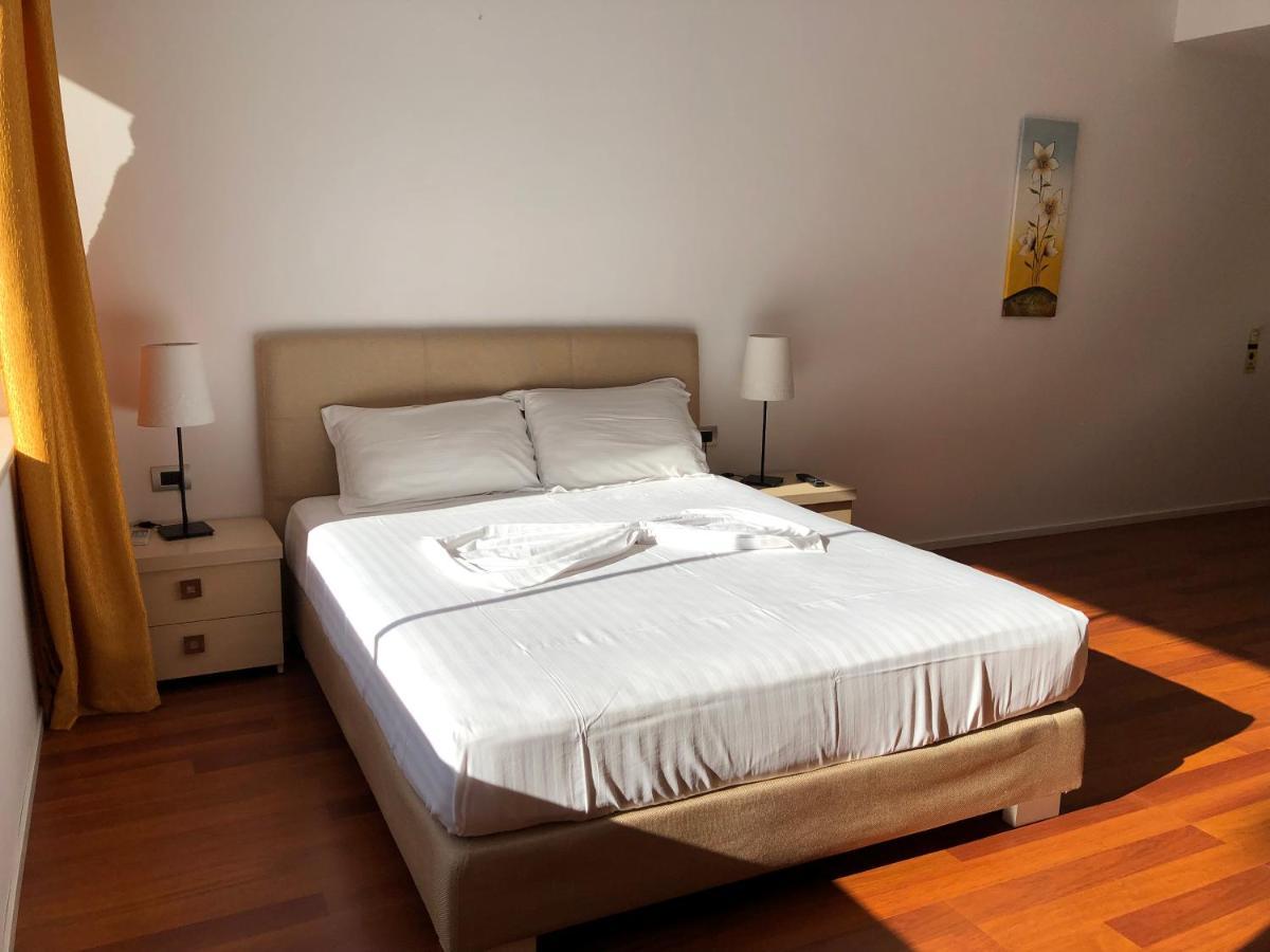 Nemesis Hotel Sarandë Eksteriør bilde
