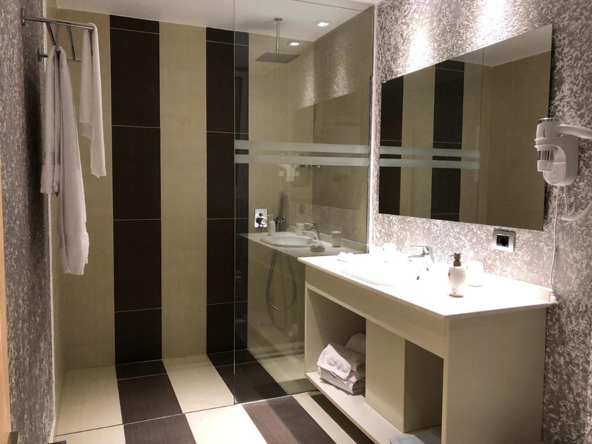 Nemesis Hotel Sarandë Eksteriør bilde