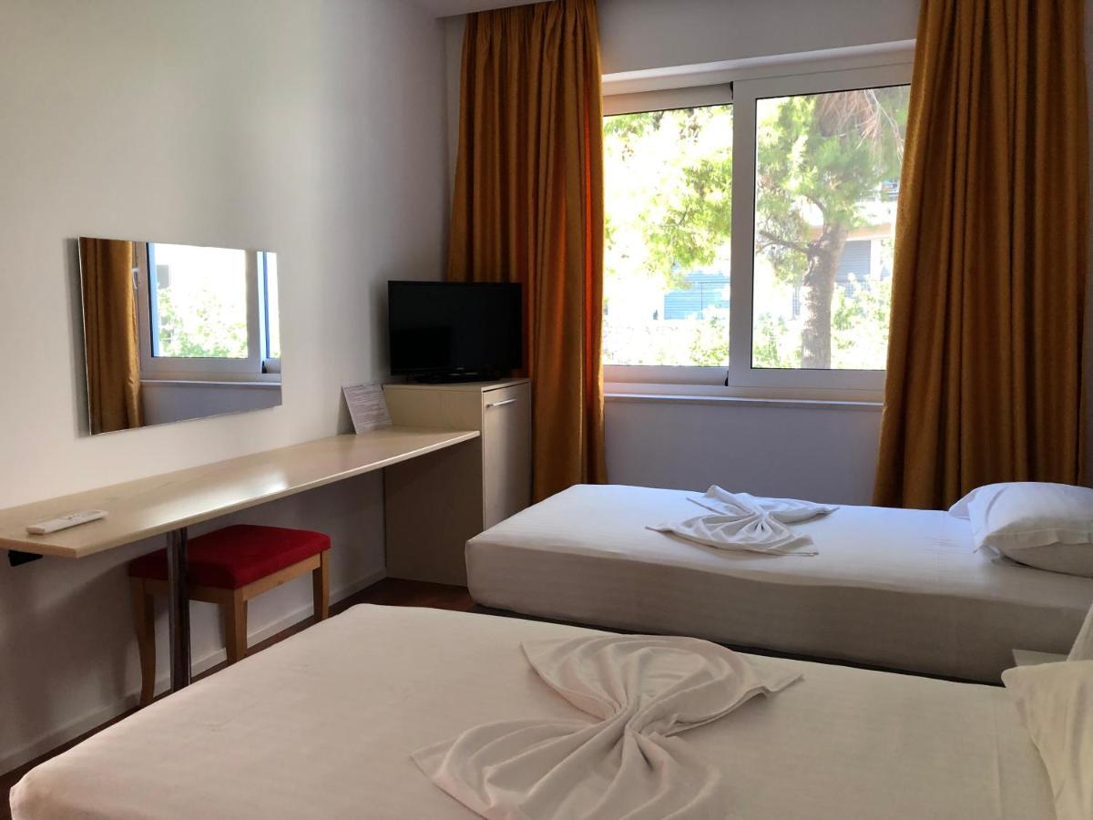 Nemesis Hotel Sarandë Eksteriør bilde