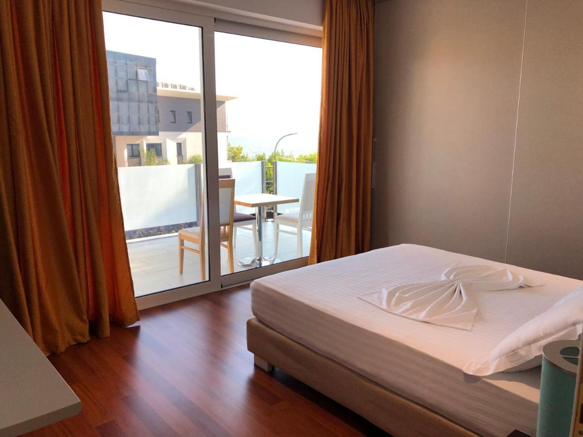 Nemesis Hotel Sarandë Eksteriør bilde