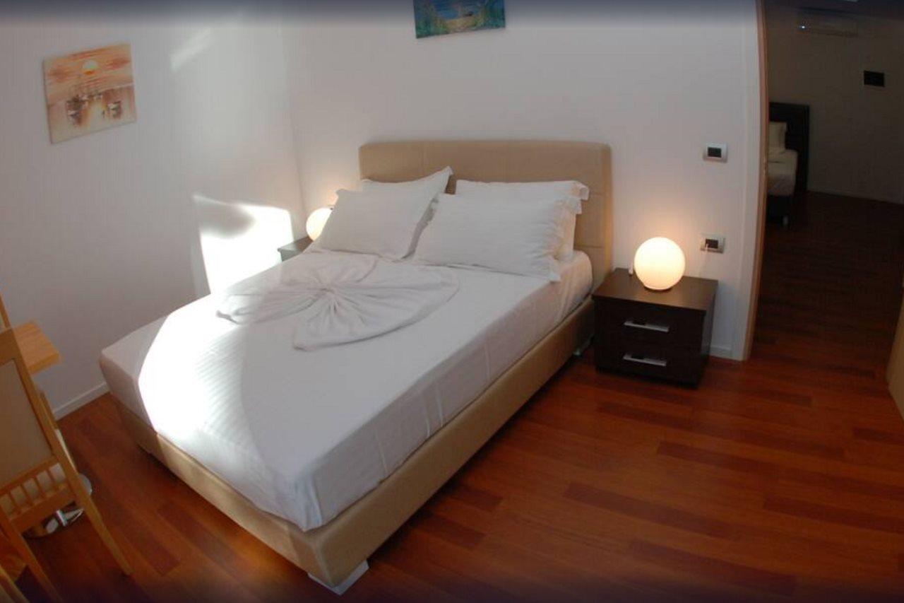 Nemesis Hotel Sarandë Eksteriør bilde